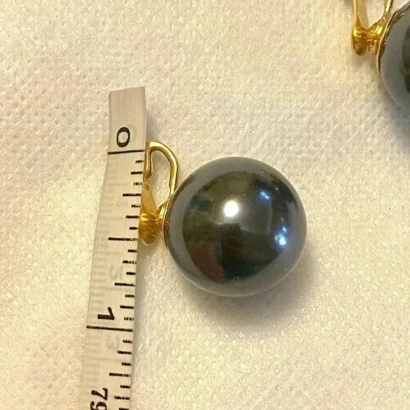 🎀 MONET🎀 Faux Pearls  Vintage earrings Perfect Vintage Condition - Picture 8 of 8